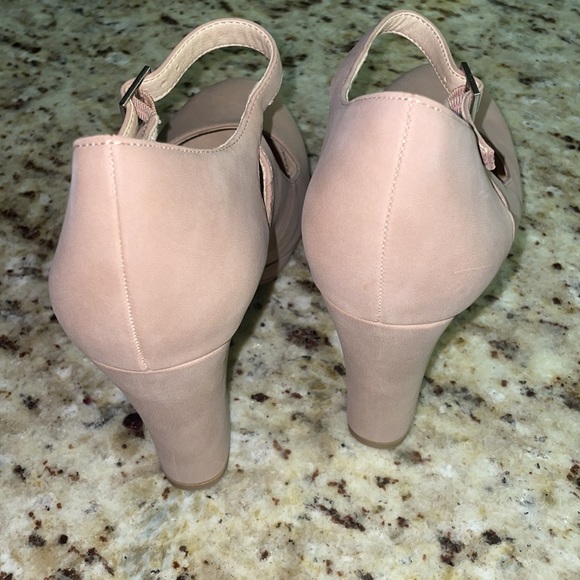 Nude Heels - Picture 4 of 5